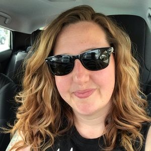 Meet your Posher, Ashley